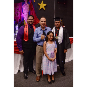 Foto de Manolo durante la entrega de la medalla de educación especial que lleva su nombre.