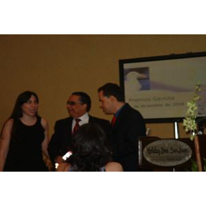 Foto de Manolo recibiendo la proclama.